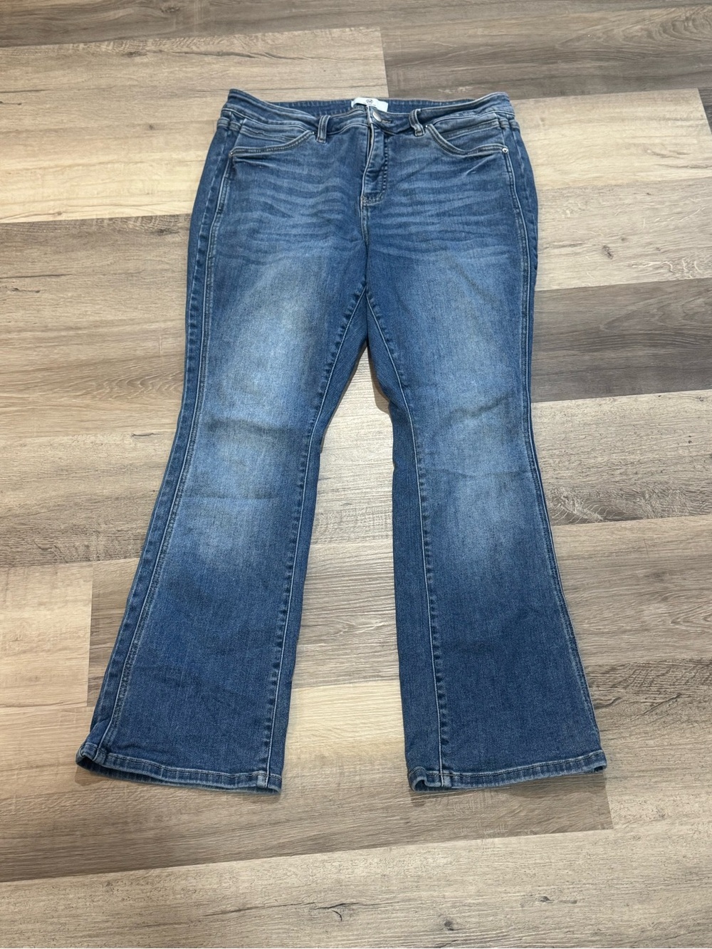 Women's Flared Wide-Leg Jeans in Medium Blue